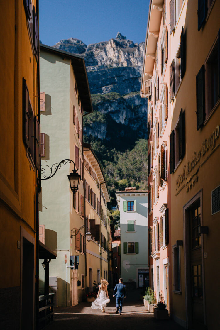 Plener Ślubny - 40 naszych ulubionych zdjęć 74 sesja slubna plener slubny pomysly architektura 13