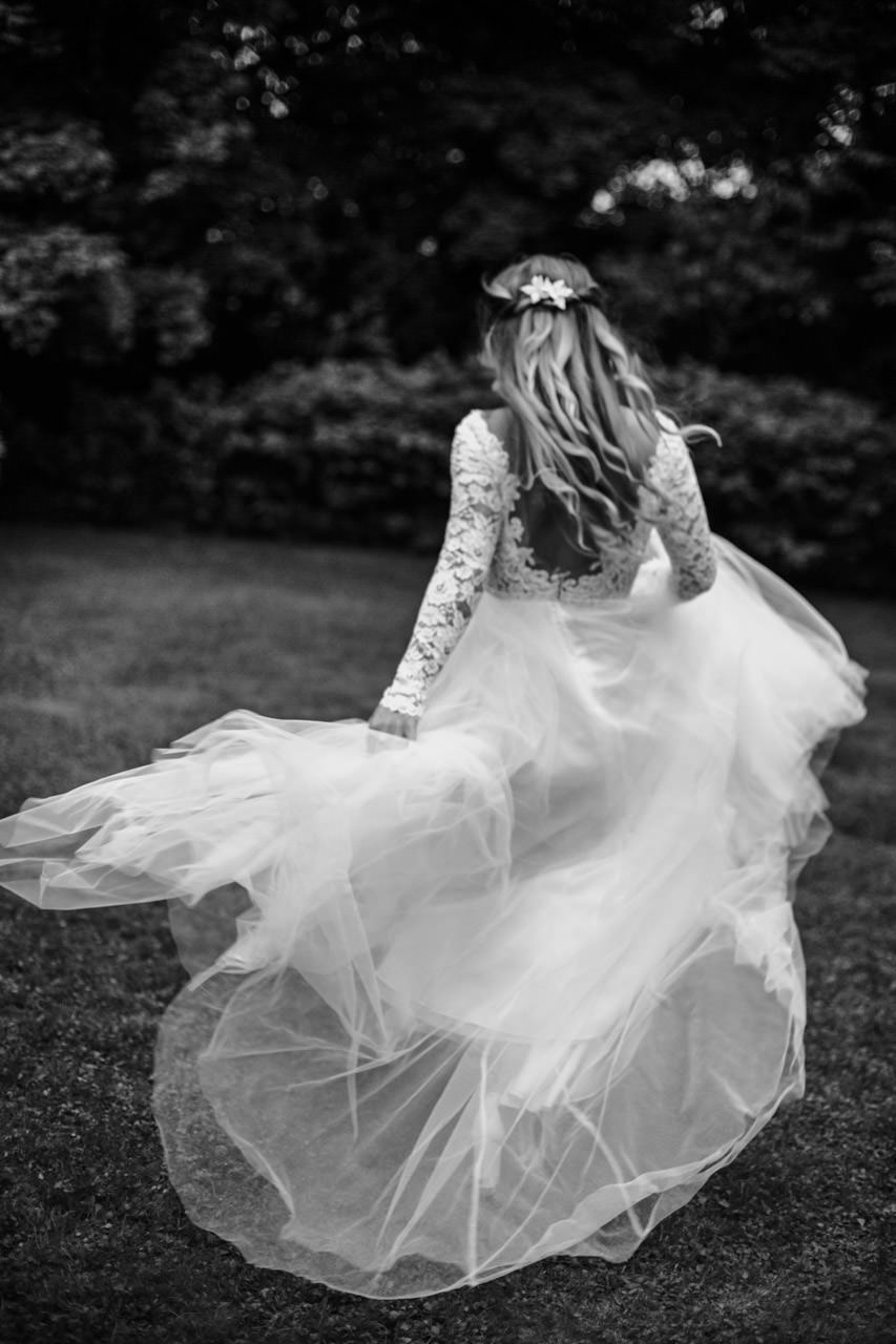 Plener Ślubny - 40 naszych ulubionych zdjęć 52 sesja slubna plener slubny pomysly czarno biale 17