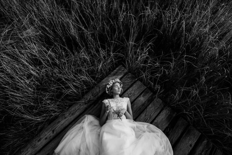 Plener Ślubny - 40 naszych ulubionych zdjęć 69 sesja slubna plener slubny pomysly minimalizm 03